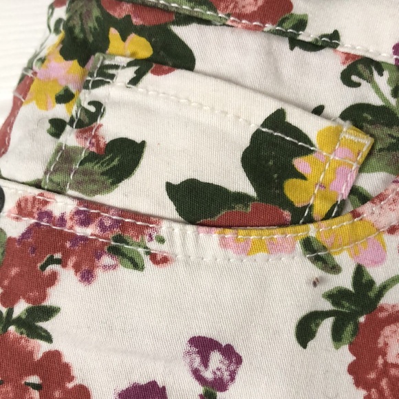 ☀️🌺 Suko Jeans floral cropped jeans NWOT - Picture 5 of 5